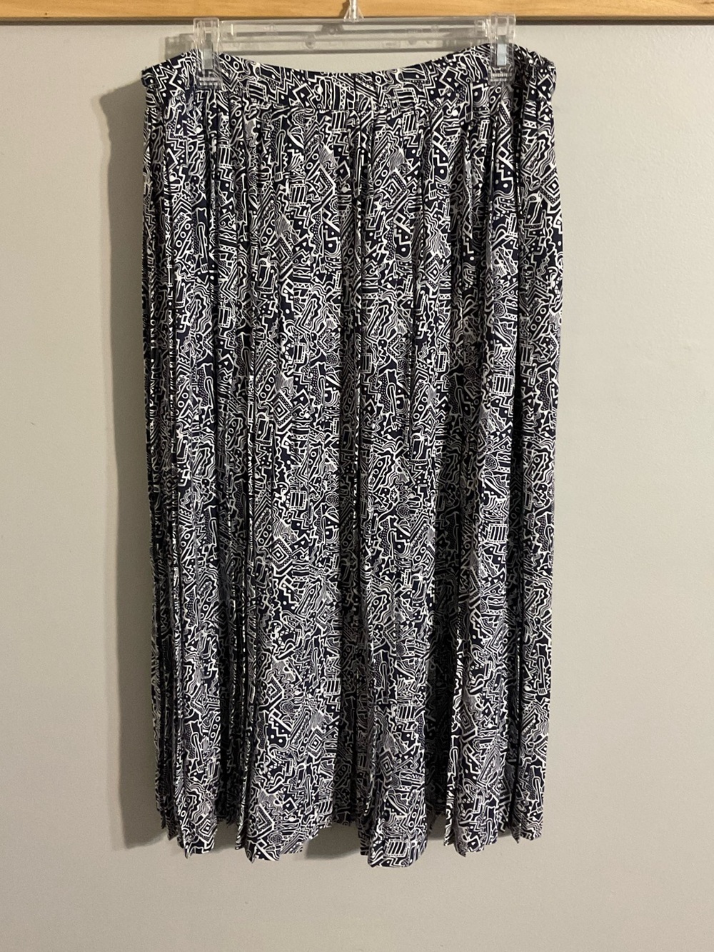 JH Collectibles Navy & White Abstract Pattern Pleated Midi Skirt Size 14